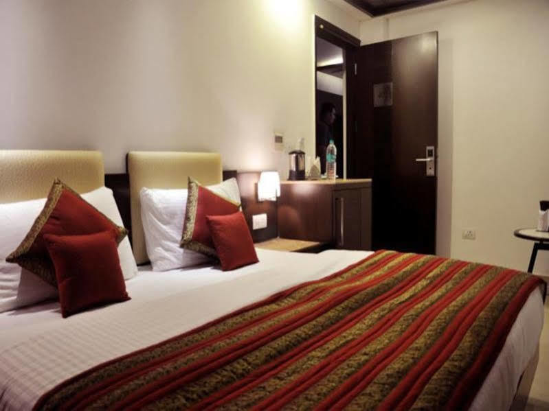 The Prime Balaji Deluxe At New Delhi Railway Station - Free Airport Pickup Hotel Стая снимка